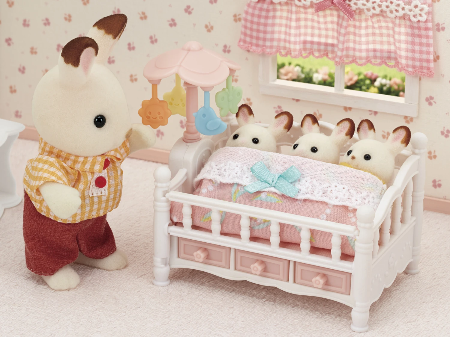 Sylvanian Families Bed Voor Drieling Met Mobiel SF5534 - Afbeelding 7