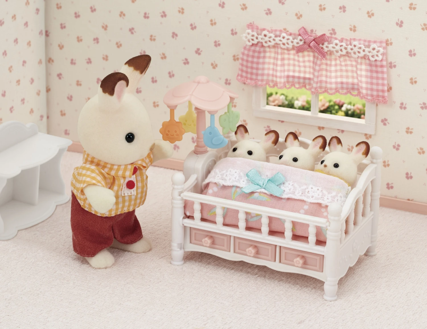 Sylvanian Families Bed Voor Drieling Met Mobiel SF5534 - Afbeelding 10