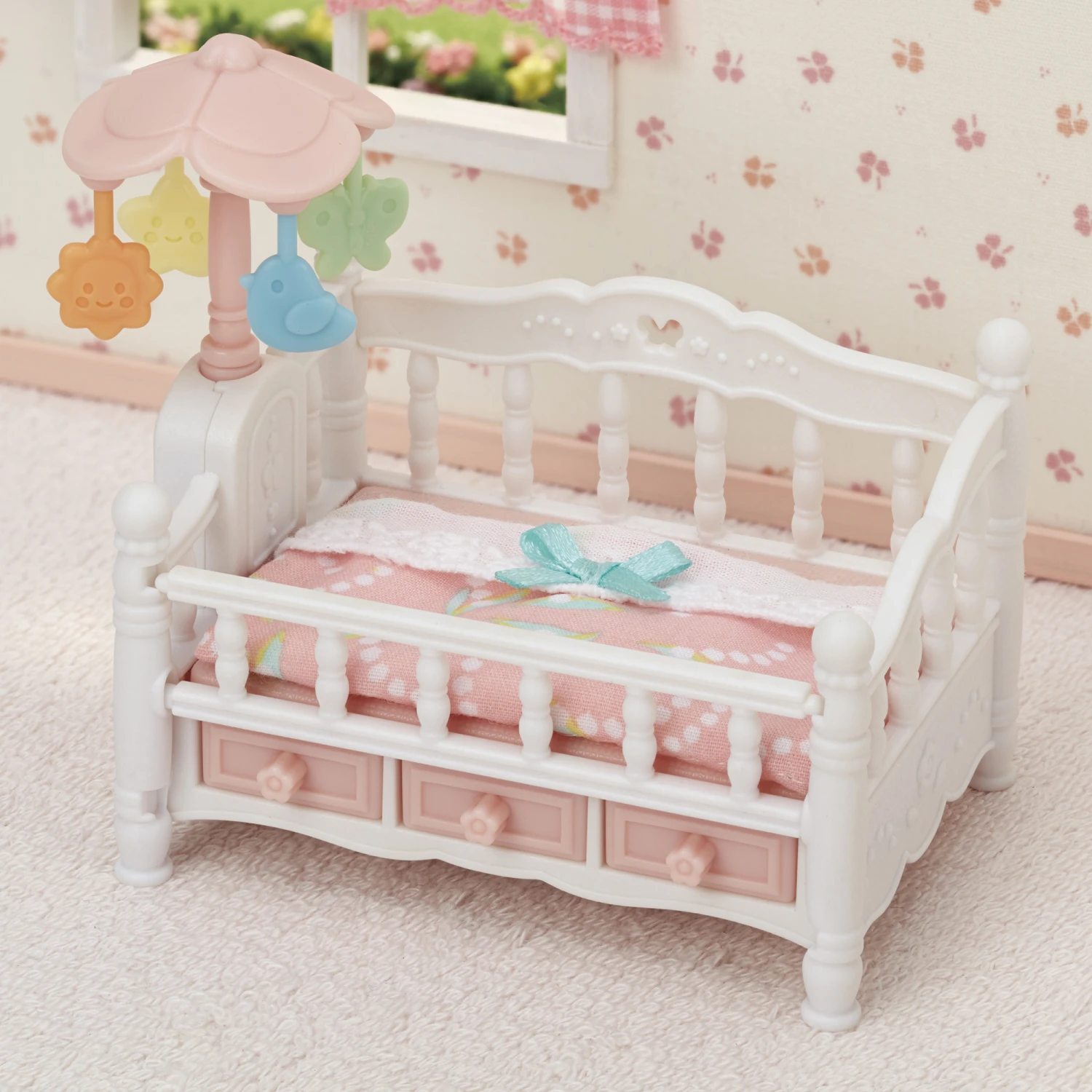 Sylvanian Families Bed Voor Drieling Met Mobiel SF5534 - Afbeelding 11