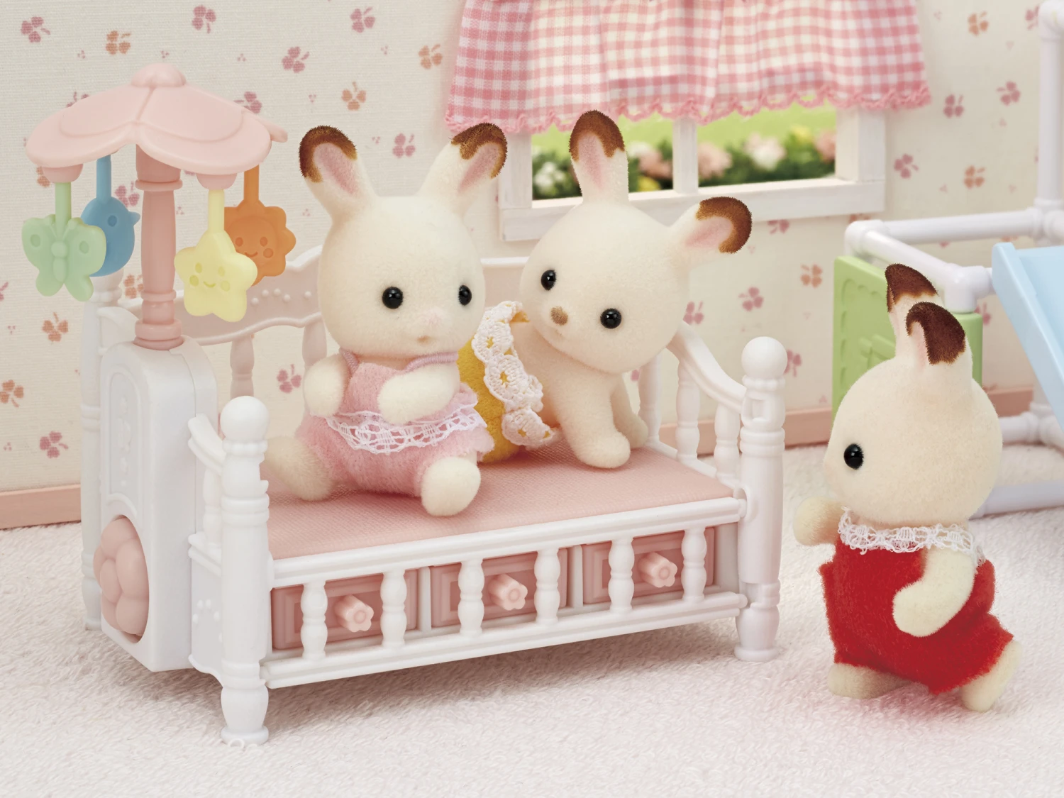 Sylvanian Families Bed Voor Drieling Met Mobiel SF5534 - Afbeelding 9
